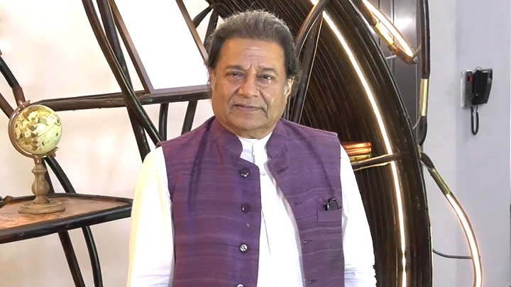 Anup Jalota attends limited edition of handicrafts design