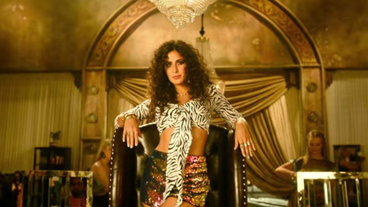 Katrina Kaif SIZZLES in the ZERO song Husn Parcham Teaser