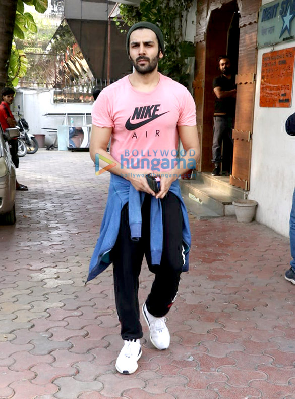 Kartik Aaryan spotted at a dance class in Andheri Kartik Aaryan spotted at a dance class in Andheri