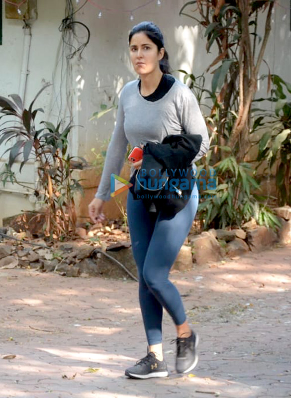 Katrina Kaif snapped after dance rehearsals in Bandra Katrina Kaif snapped after dance rehearsals in Bandra