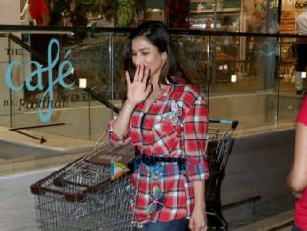 Sophie Choudry snapped at Foodhall centre, Bandra