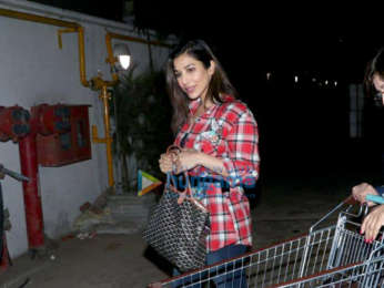 Sophie Choudry snapped at Foodhall centre, Bandra