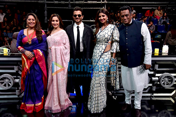 Anil Kapoor and Madhuri Dixit snapped promoting ‘Total Dhamaal’ on sets of Super Dancer Chapter 3 Anil Kapoor and Madhuri Dixit snapped promoting ‘Total Dhamaal’ on sets of Super Dancer Chapter 3