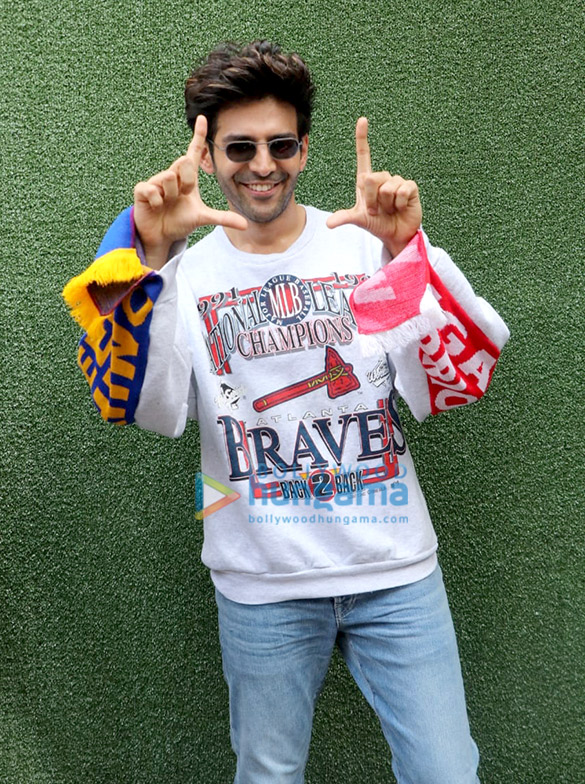Kartik Aaryan unveils the new song ‘Photo’ from his film ‘Luka Chuppi’ Kartik Aaryan unveils the new song ‘Photo’ from his film ‘Luka Chuppi’
