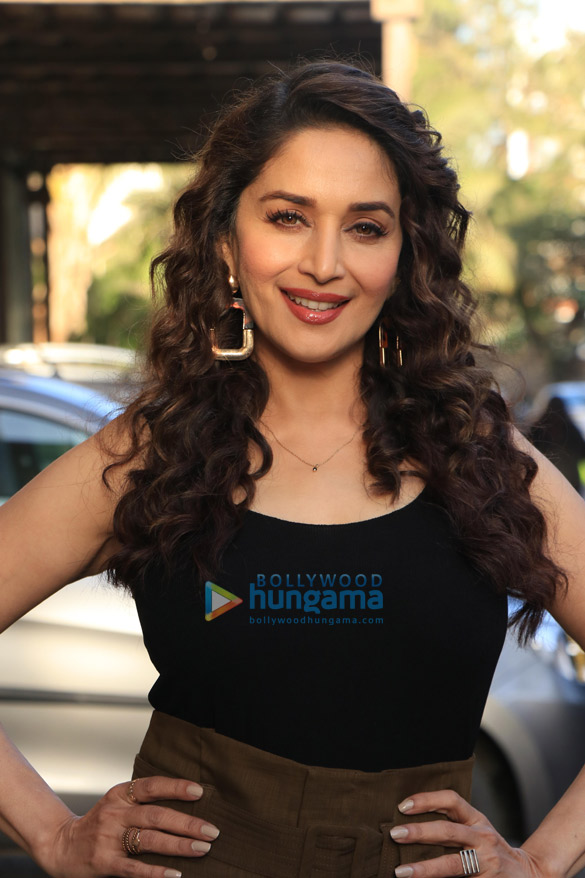 Madhuri Dixit, Anil Kapoor and others snapped promoting their film Total Dhamaal Madhuri Dixit, Anil Kapoor and others snapped promoting their film Total Dhamaal