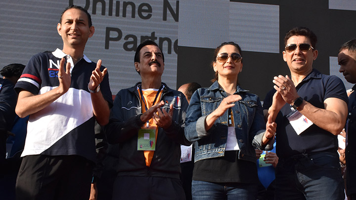 Madhuri Dixit graces the Parinee Juhu Half Marathon