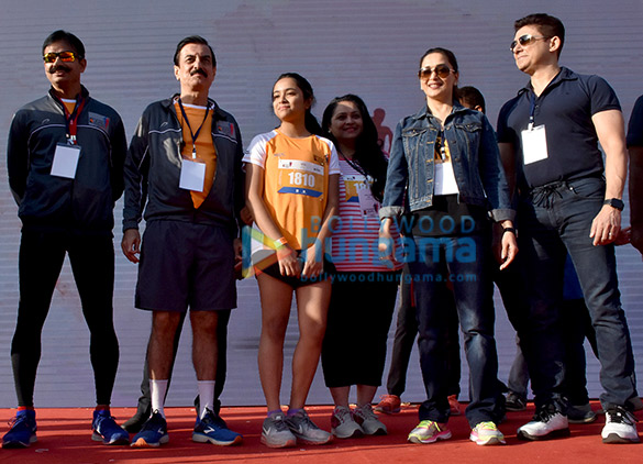 Madhuri Dixit graces the Parinee Juhu Half Marathon Madhuri Dixit graces the Parinee Juhu Half Marathon