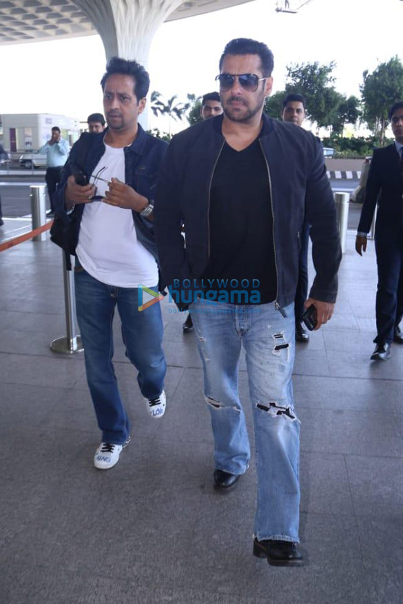 Salman Khan, Daisy Shah and Sonu Nigam snapped at the airport Salman Khan, Daisy Shah and Sonu Nigam snapped at the airport