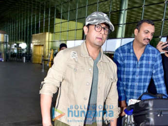 Sonu Nigam snapped with his family at the airport