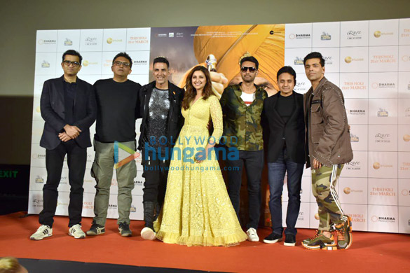 Akshay Kumar, Parineeti Chopra and Karan Johar grace the press conference of Kesari Akshay Kumar, Parineeti Chopra and Karan Johar grace the press conference of Kesari