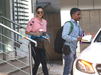 Kiara Advani snapped at the premises of her dance classes in Khar