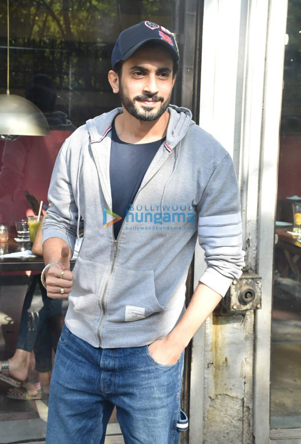 Sunny Singh Nijjar spotted at Silver Beach Cafe, Juhu Sunny Singh Nijjar spotted at Silver Beach Cafe, Juhu