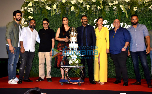 Ajay Devgn, Rakul Preet Singh and Tabu grace the trailer launch of De De Pyaar De Ajay Devgn, Rakul Preet Singh and Tabu grace the trailer launch of De De Pyaar De