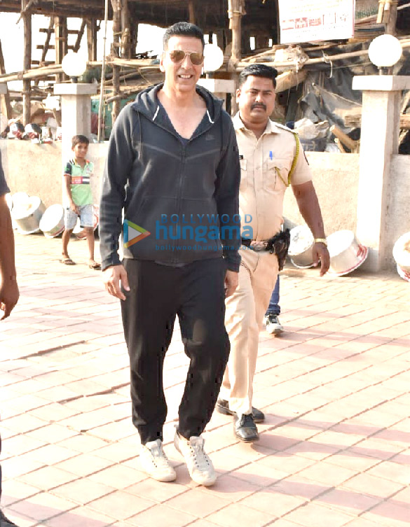 Akshay Kumar snapped at the Versova jetty Akshay Kumar snapped at the Versova jetty