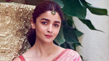 Alia Bhatt personifies grace in a dual shaded Tarun Tahiliani saree