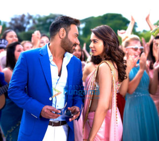 Movie Stills Of The Movie De De Pyaar De