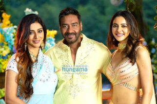 On The Sets from the movie De De Pyaar De