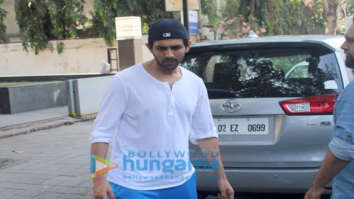 Photos: Kartik Aaryan at Vishesh Films office