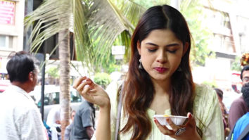 MUST WATCH: Junglee actress Asha Bhat enjoying Street food of Mumbai