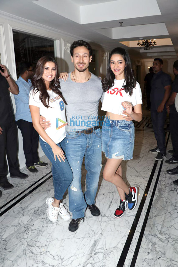Tiger Shroff, Tara Sutaria and Ananya Panday spotted at Le Reve in Bandra Tiger Shroff, Tara Sutaria and Ananya Panday spotted at Le Reve in Bandra