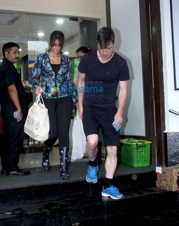 Photos: Ileana D’Cruz snapped with Andrew Kneebone in Bandra Photos: Ileana D’Cruz snapped with Andrew Kneebone in Bandra