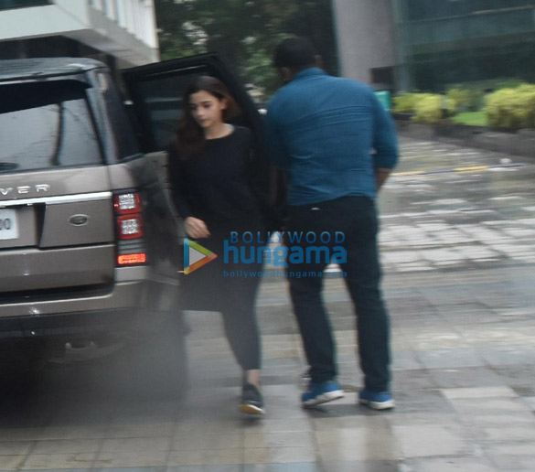 Photos: Alia Bhatt snapped at Dharma office in Andheri Photos: Alia Bhatt snapped at Dharma office in Andheri
