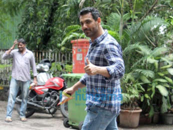 Photos: John Abraham spotted at Tip & Toe in Juhu