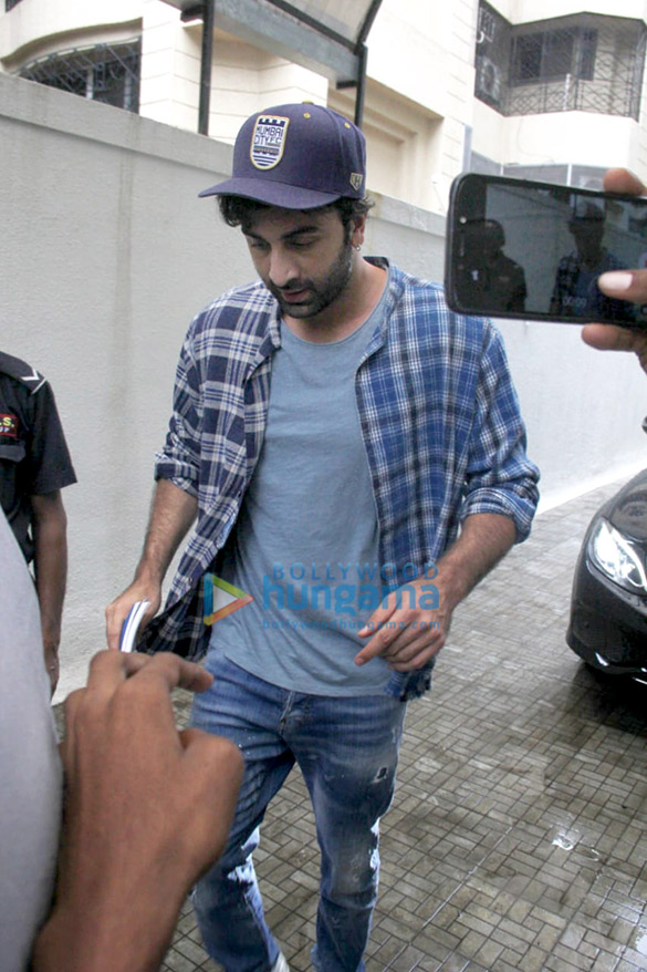 Photos: Ranbir Kapoor snapped at the Dharma Productions office Photos: Ranbir Kapoor snapped at the Dharma Productions office