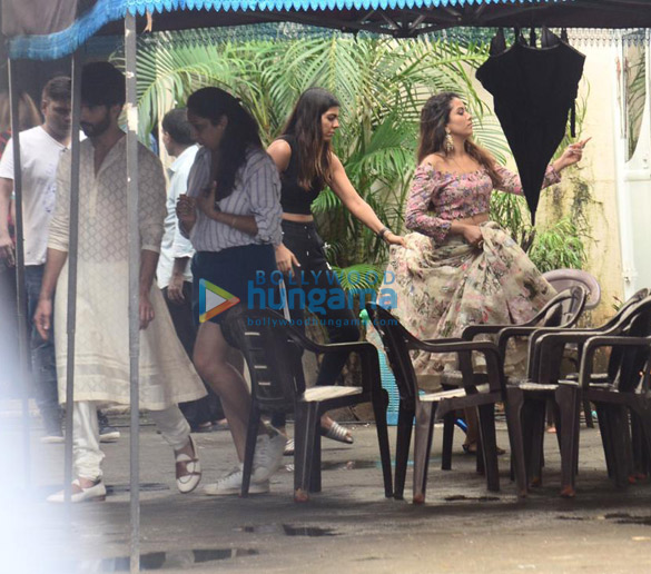 Photos: Shahid Kapoor and Mira Rajput snapped post shoot in Mumbai Photos: Shahid Kapoor and Mira Rajput snapped post shoot in Mumbai