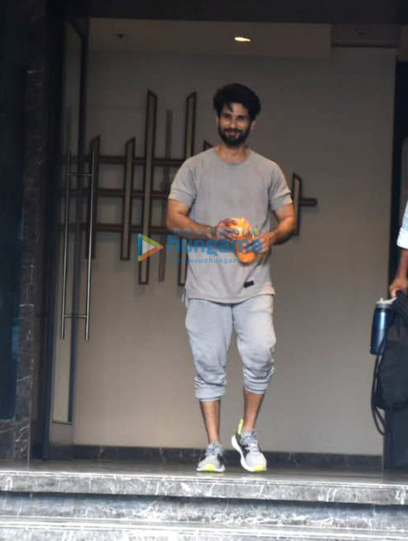 Photos: Shahid Kapoor snapped at the gym in Juhu