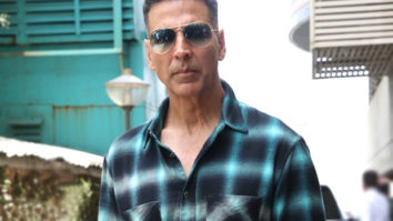 Akshay Kumar juggles his shooting schedules to spend some quality time with his mother and the netizens are in awe of the Sooryavanshi actor!