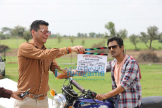 on the sets of the movie Bole Chudiyan