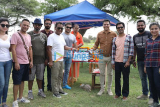 on the sets of the movie Bole Chudiyan