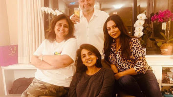 Gauri Khan is all smiles in this picture with Neetu Kapoor and Rishi Kapoor in New York!