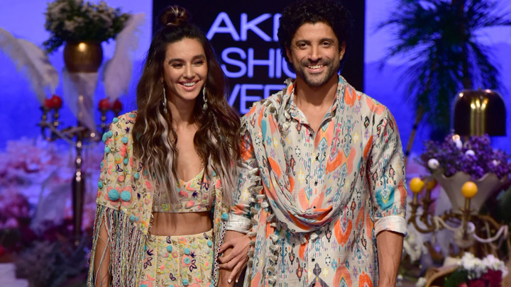 LFW Farhan & Shibani Dandekar on ramp for Payal Singhal show