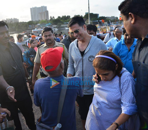 Photos: Akshay Kumar snapped at the Madh Jetty