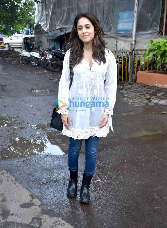 Photos: Nushrat Bharucha snapped at a cafe in Juhu Photos: Nushrat Bharucha snapped at a cafe in Juhu