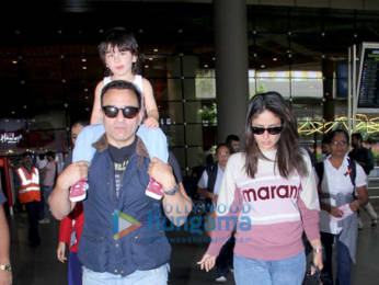 Photos: Saif Ali Khan and Kareena Kapoor Khan snapped at the airport