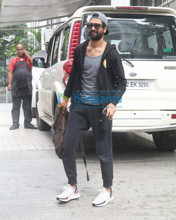 Photos: Vicky Kaushal snapped in Bandra Photos: Vicky Kaushal snapped in Bandra
