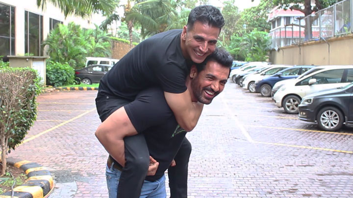 WOW: Akshay Kumar & John Abraham, The Desi Boyz Reunite | Mission Mangal & Batla House