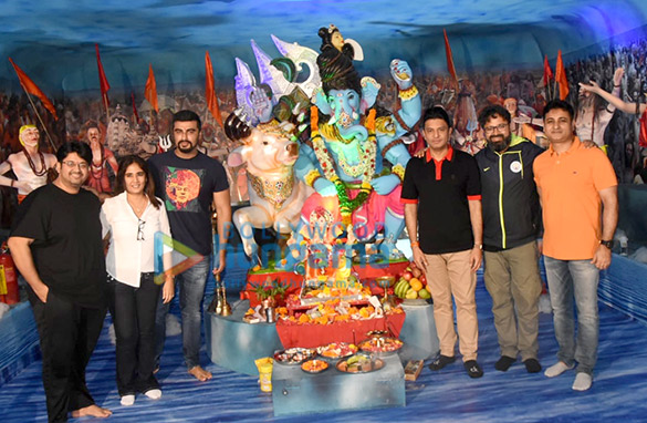 Photos: Arjun Kapoor, Bhushan Kumar and others snapped attending the Ganpati puja at the T-Series’ office Photos: Arjun Kapoor, Bhushan Kumar and others snapped attending the Ganpati puja at the T-Series’ office