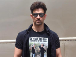 The War of t-shirts between Hrithik Roshan and Tiger Shroff just got better! The War of t-shirts between Hrithik Roshan and Tiger Shroff just got better!