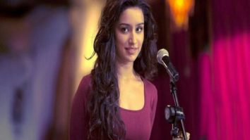 Shraddha Kapoor recreates the iconic jacket scene from Aashiqui 2, but not with Aditya Roy Kapoor