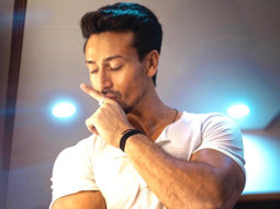 Watch: Tiger Shroff unchains the singer in him as he promotes War on The Kapil Sharma Show Watch: Tiger Shroff unchains the singer in him as he promotes War on The Kapil Sharma Show