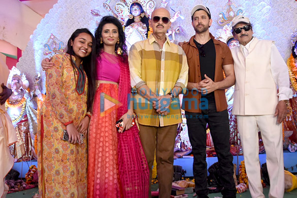 Photos: Hrithik Roshan and Rakesh Roshan snapped attending Durga Puja at the Biswajeet Chaterjee pandal in Juhu Photos: Hrithik Roshan and Rakesh Roshan snapped attending Durga Puja at the Biswajeet Chaterjee pandal in Juhu