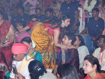 Photos: Kajol snapped with mom Tanuja celebrating Durja Puja