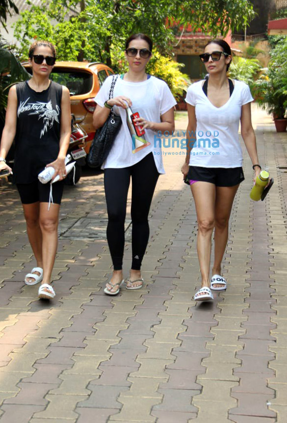 Photos: Malaika Arora, Seema Khan, Amrita Arora snapped post yoga session Photos: Malaika Arora, Seema Khan, Amrita Arora snapped post yoga session