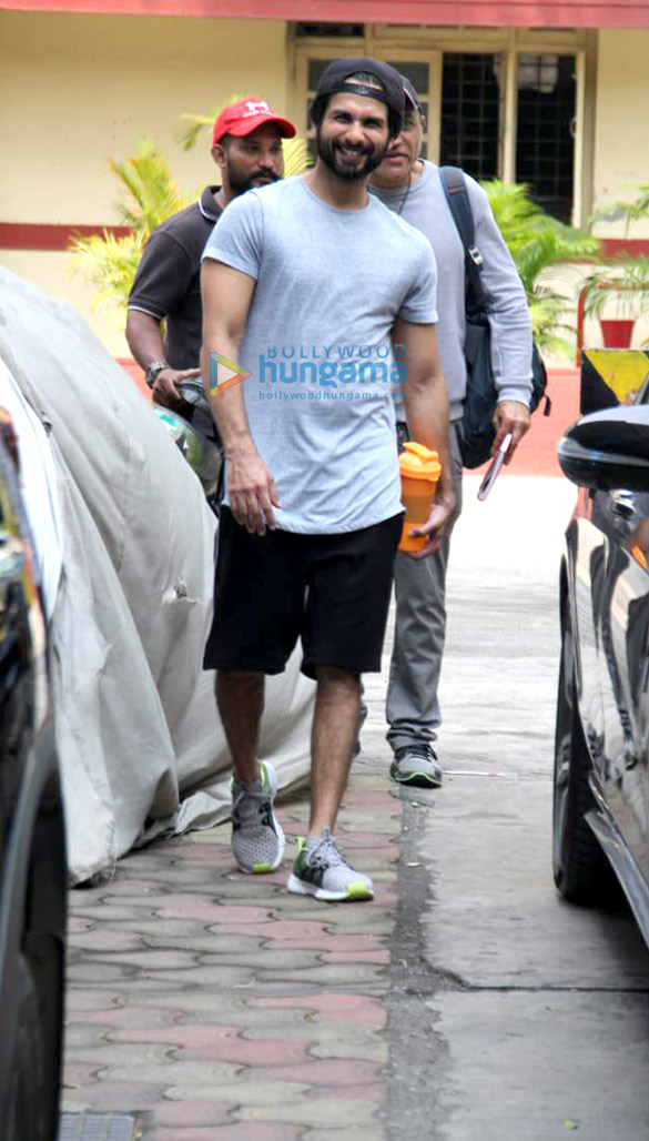 Photos: Shahid Kapoor and Genelia D’Souza snapped at the gym
