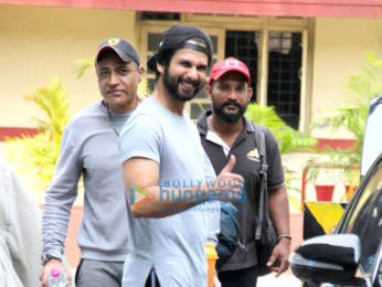Photos: Shahid Kapoor and Genelia D'Souza snapped at the gym