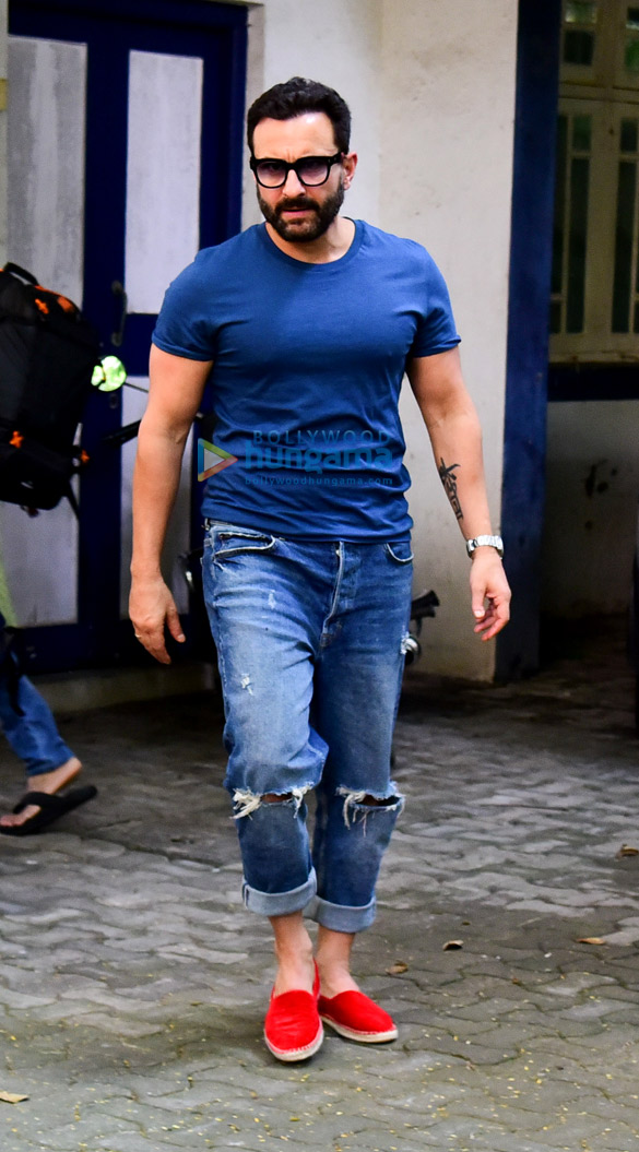 Photos: Saif Ali Khan snapped at a dubbing studio in Bandra Photos: Saif Ali Khan snapped at a dubbing studio in Bandra
